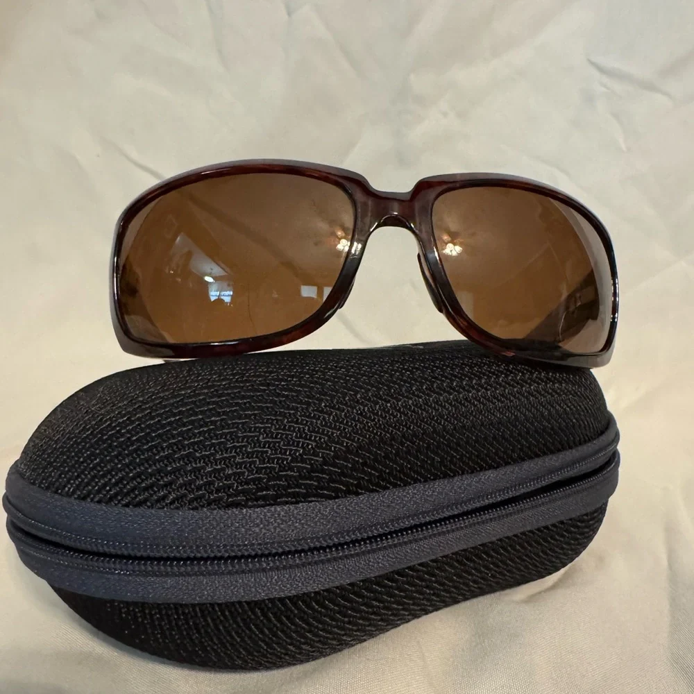 Costa Del Mar Isabela Oversized Sunglasses with Protective Case